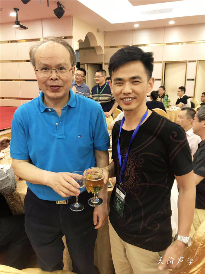天階聲學(xué)公司李總與李國(guó)華教授合影 天階聲學(xué)公司李總與李國(guó)華教授合影